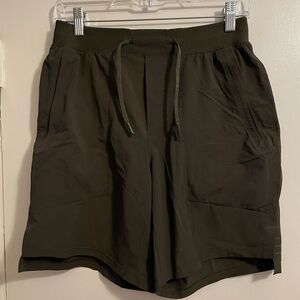 Lululemon License to Train Linerless Short 7” Inseam Army Green Size Small